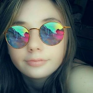 Meet your Posher, Justine